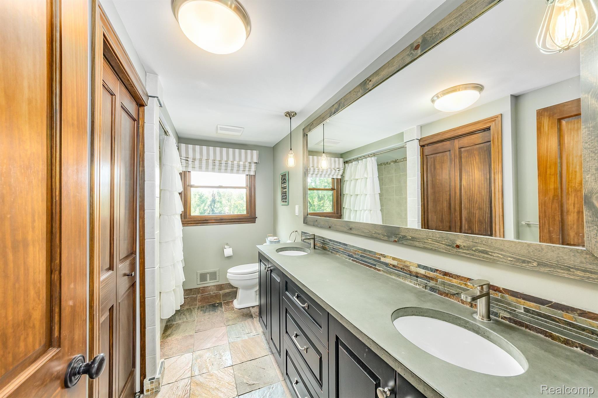 1955 East Snell Road Rochester, MI 48306 - Photo 19 of 49 Upstairs Bathroom