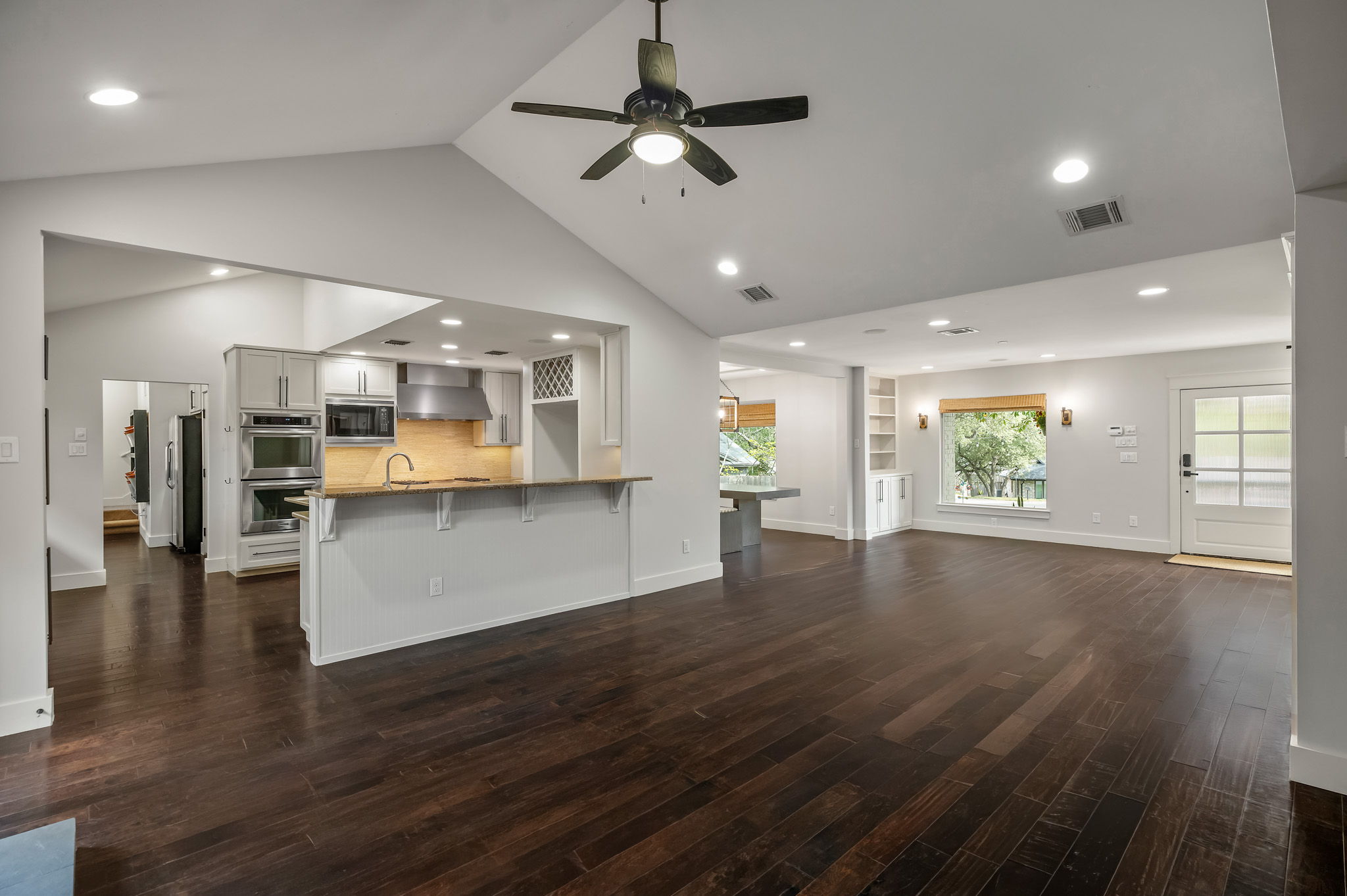 7202 Running Rope Circle Austin, TX 78731 - Photo 7 of 39