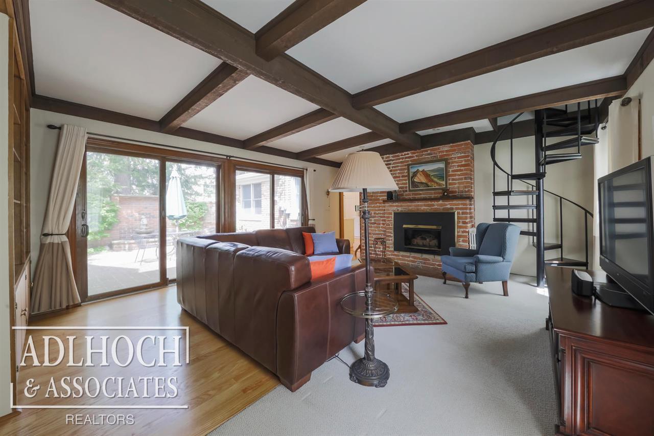 207 Ridge Road Grosse Pointe, MI 48236 - Photo 18 of 28 FAMILY ROOM