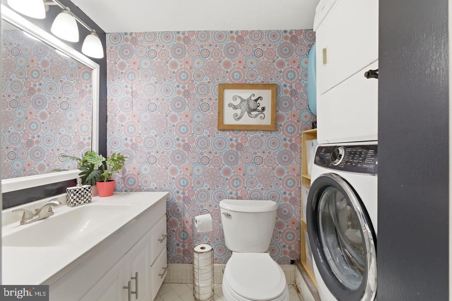 11260 Chestnut Grove Square, Unit 337 Reston, VA 20190 - Photo 38 of 82 Charming bathroom with vibrant decor.