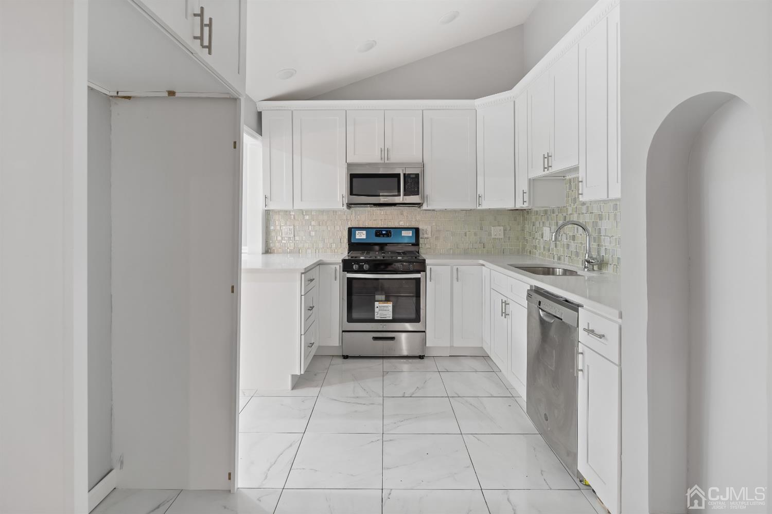 27 Rieder Road Spotswood, NJ 08884 - Photo 8 of 27 Gallery Image 8