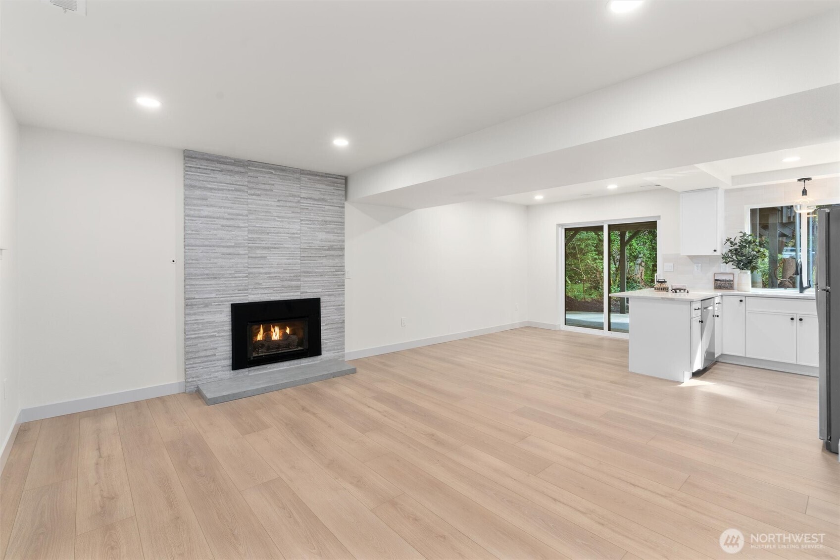 22929 38th Avenue Southeast Bothell, WA 98021 - Photo 22 of 37 a view of a livingroom with a fireplace