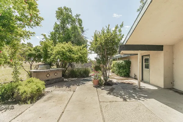 $650,000 | 5276 Poinsettia Avenue, Clovis, CA 93619