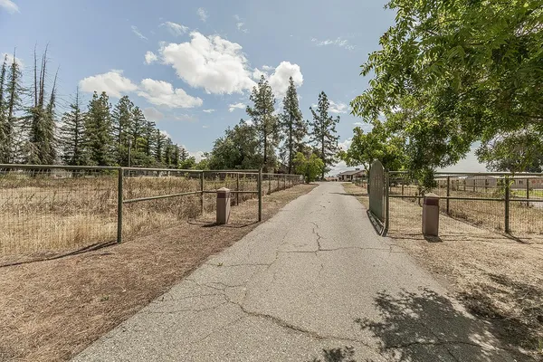 $650,000 | 5276 Poinsettia Avenue, Clovis, CA 93619