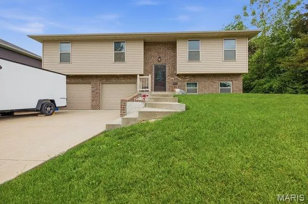 $297,500 | 105 Mars Street, Holts Summit, MO 65043