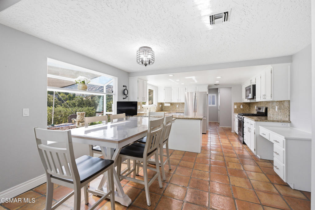 1314 Gonzales Road Simi Valley, CA 93063 - Photo 12 of 77