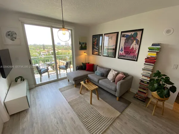 $3,050 | 3500 Coral Way, Unit 707, Miami, FL 33145