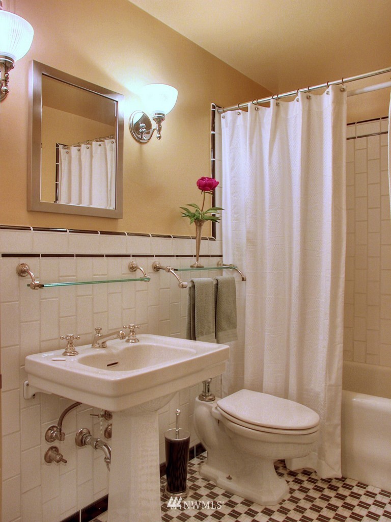 1223 Spring Street, Unit 701 Seattle, WA 98104 - Photo 17 of 24