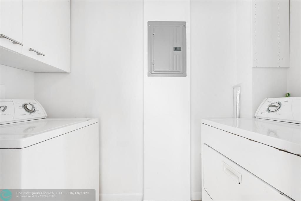 1819 Southeast 17th Street, Unit 803 Fort Lauderdale, FL 33316 - Photo 13 of 20 a utility room with dryer and washer