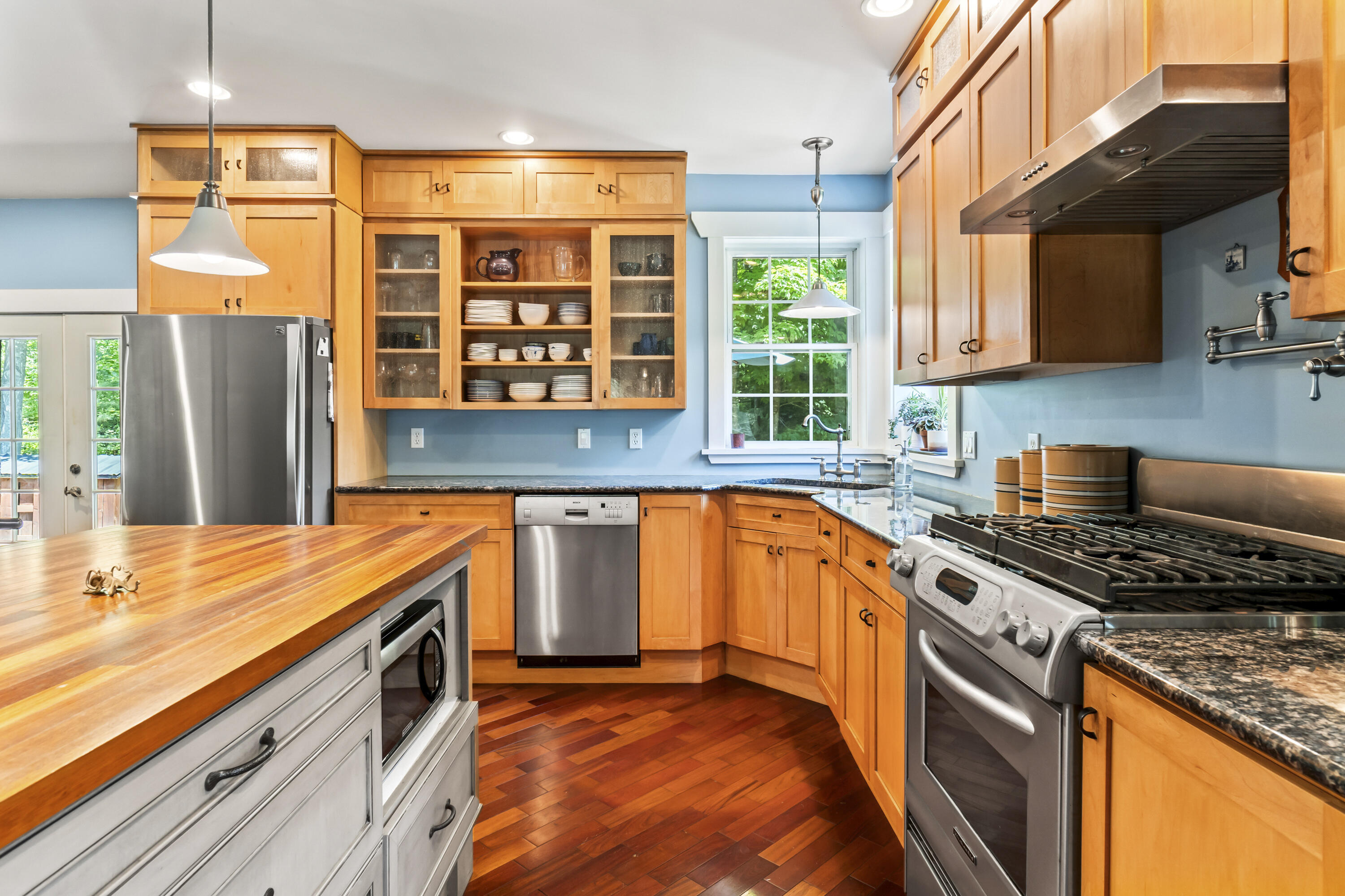 92 Bartlett Road Kittery, ME 03905 - Photo 14 of 46 Kitchen
