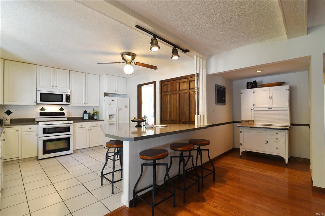 938 Ridge Tree Lane St. Louis, MO 63131 - Photo 16 of 41 Gallery Image 16