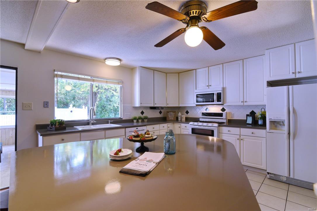 938 Ridge Tree Lane St. Louis, MO 63131 - Photo 19 of 41 Gallery Image 19