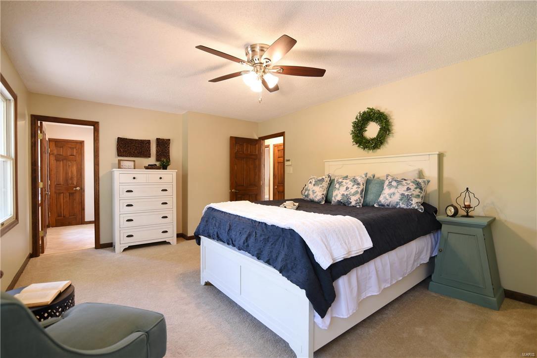 938 Ridge Tree Lane St. Louis, MO 63131 - Photo 23 of 41 Gallery Image 23