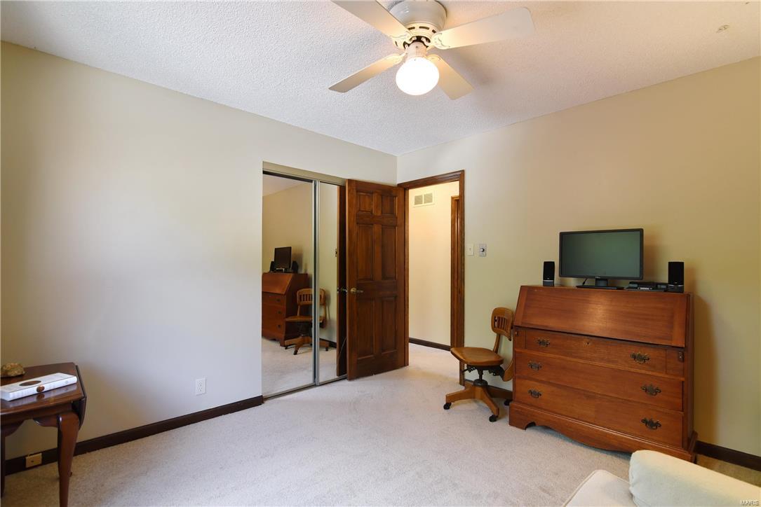 938 Ridge Tree Lane St. Louis, MO 63131 - Photo 31 of 41 Gallery Image 31