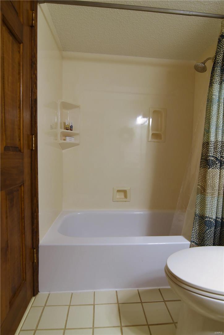 938 Ridge Tree Lane St. Louis, MO 63131 - Photo 33 of 41 Gallery Image 33