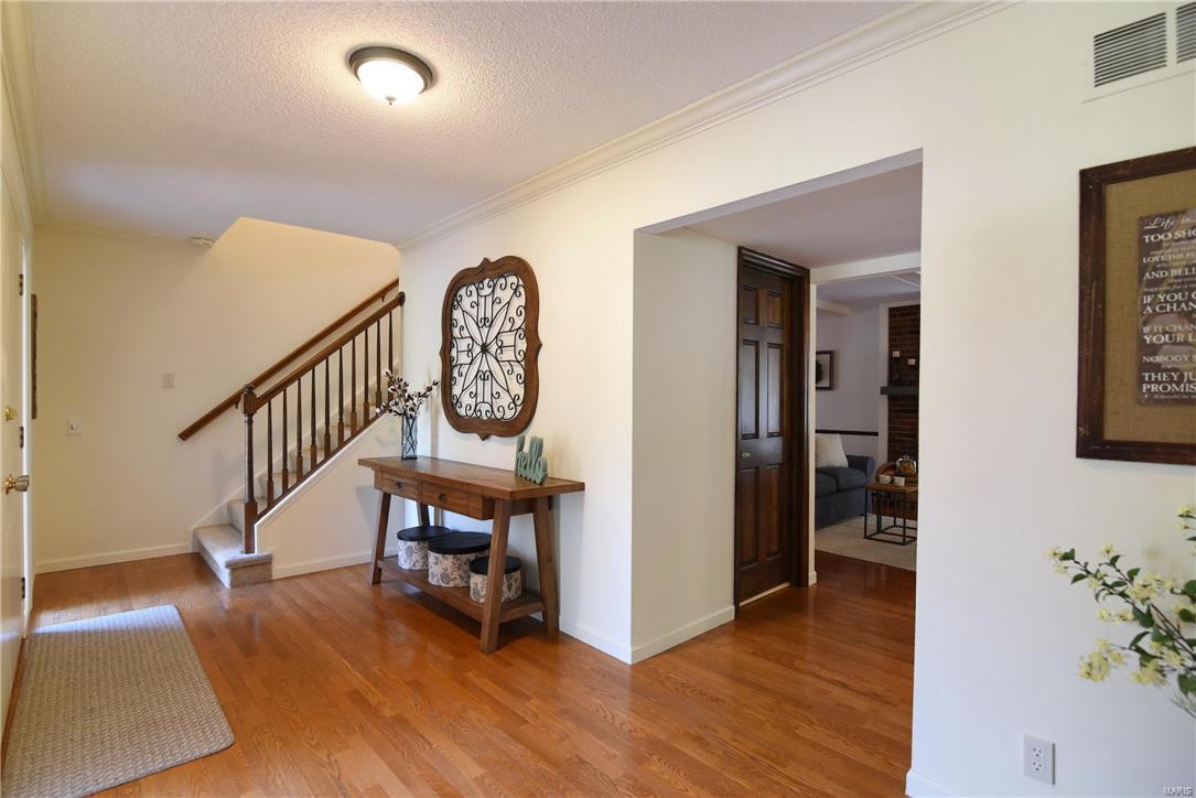 938 Ridge Tree Lane St. Louis, MO 63131 - Photo 6 of 41 Gallery Image 6