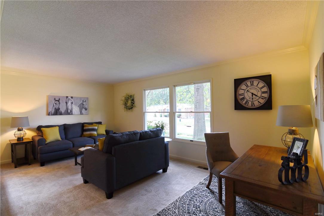 938 Ridge Tree Lane St. Louis, MO 63131 - Photo 7 of 41 Gallery Image 7