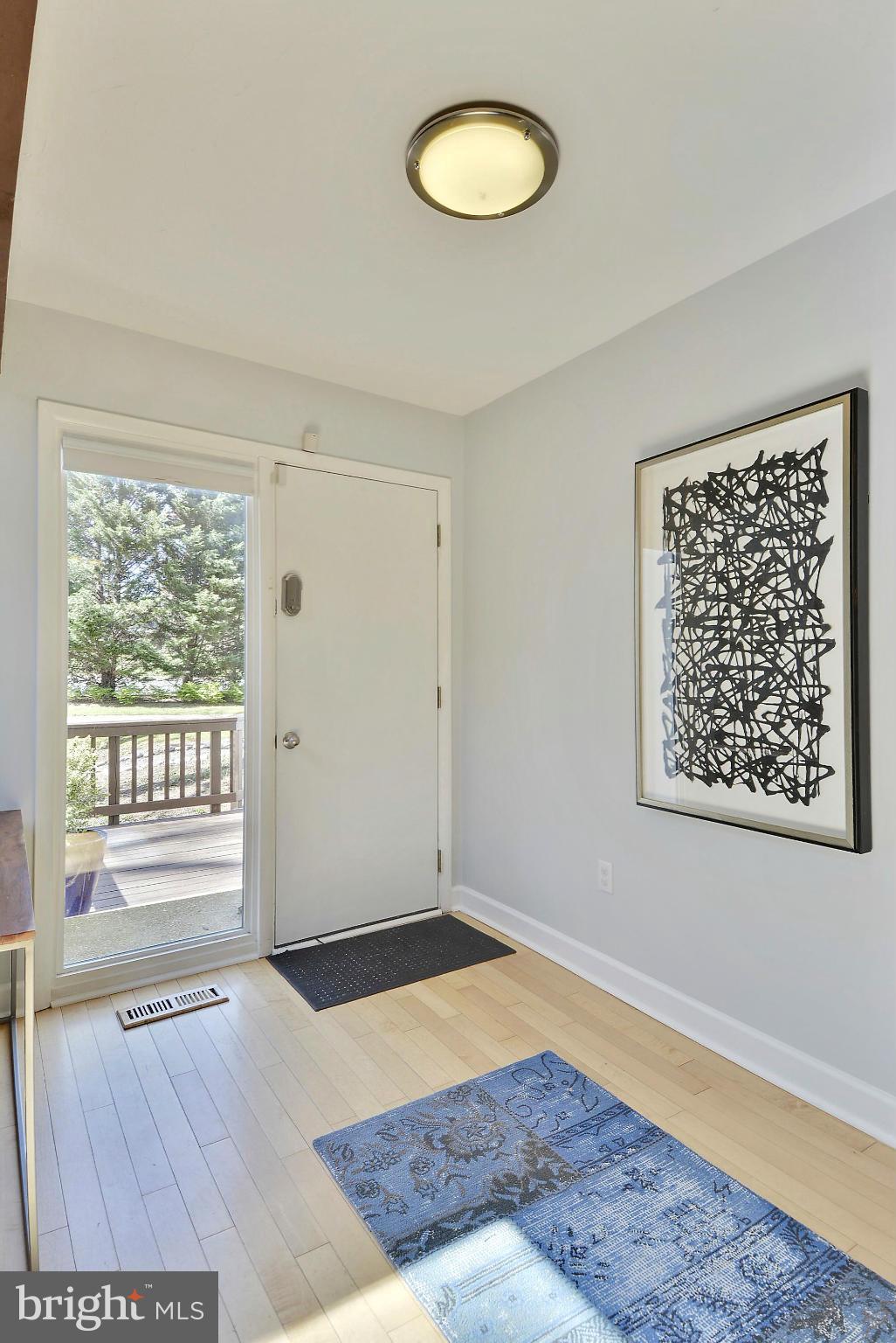 11104 Wedge Drive Reston, VA 20190 - Photo 5 of 30 Entry