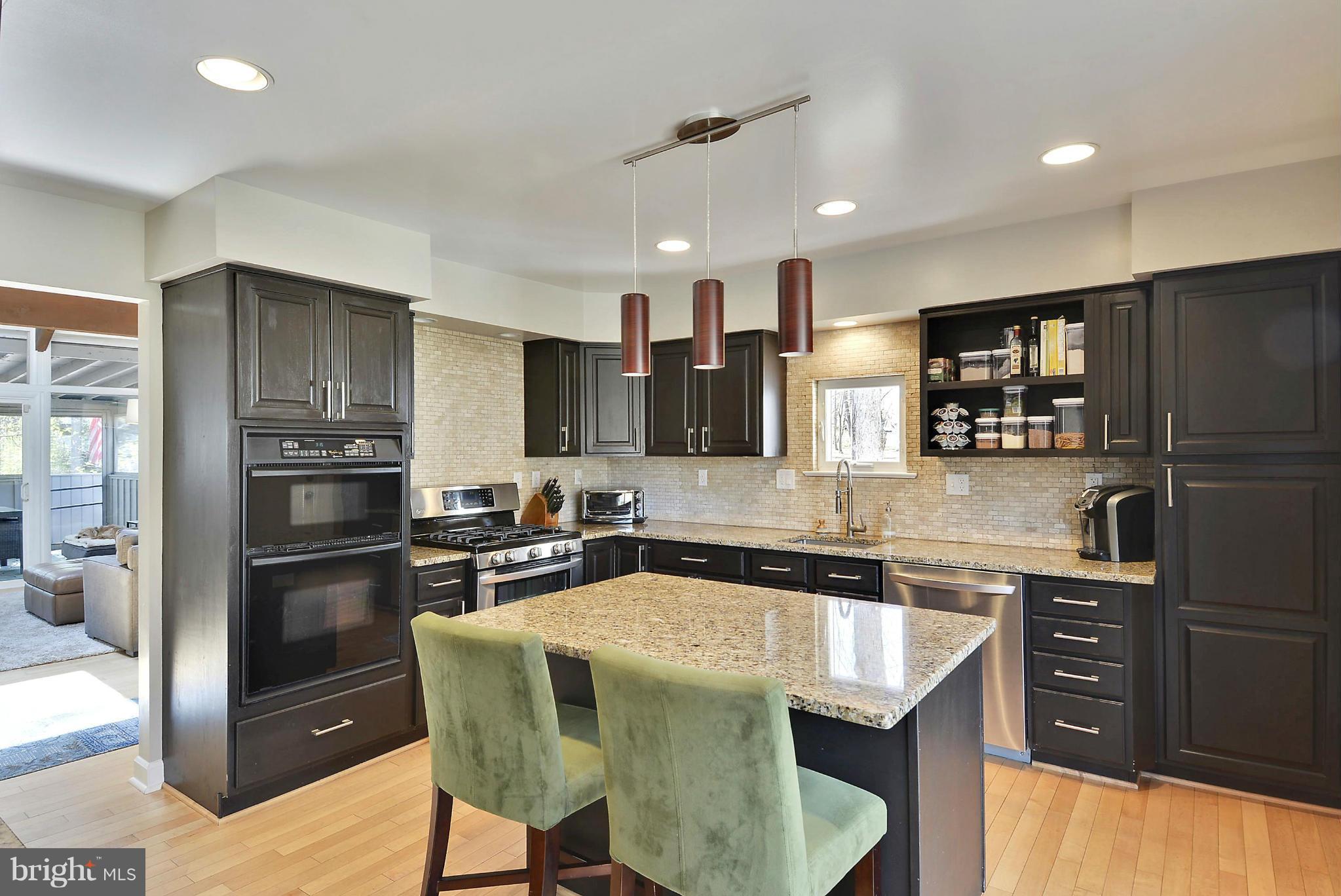11104 Wedge Drive Reston, VA 20190 - Photo 6 of 30 Gourmet Kitchen