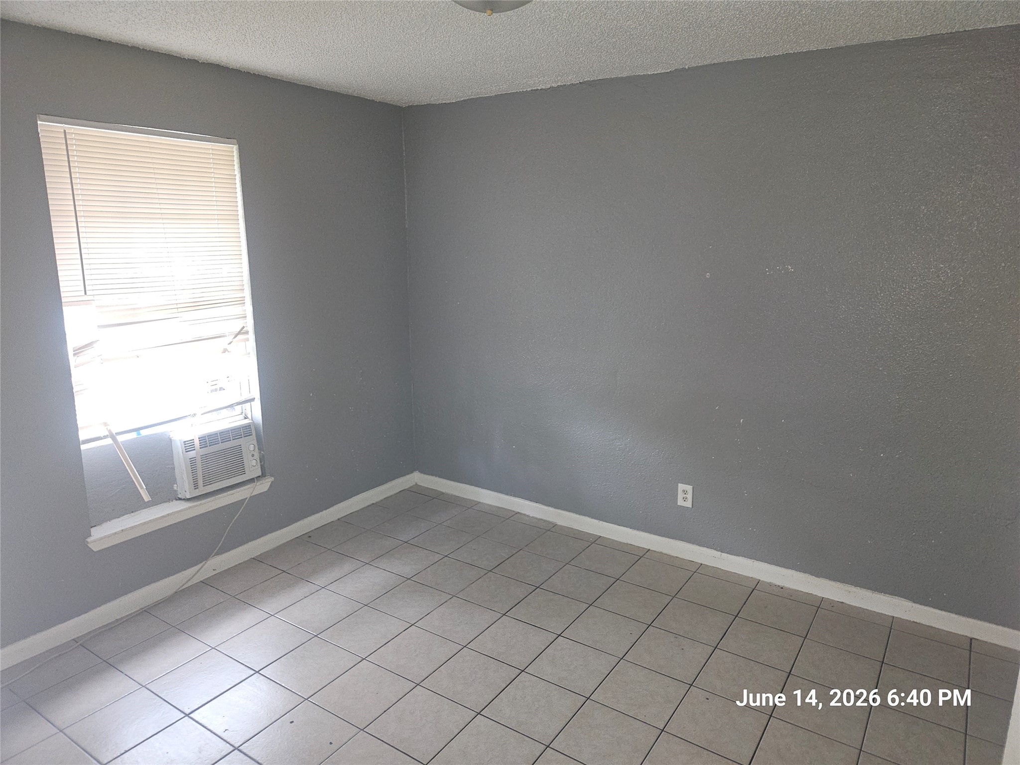 1534 Tarberry Road Houston, TX 77088 - Photo 3 of 16