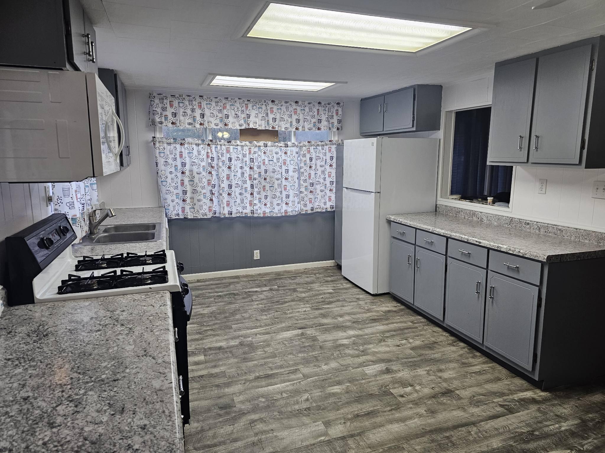 6361 Robin Drive Harrison, MI 48625 - Photo 6 of 25 Kitchen