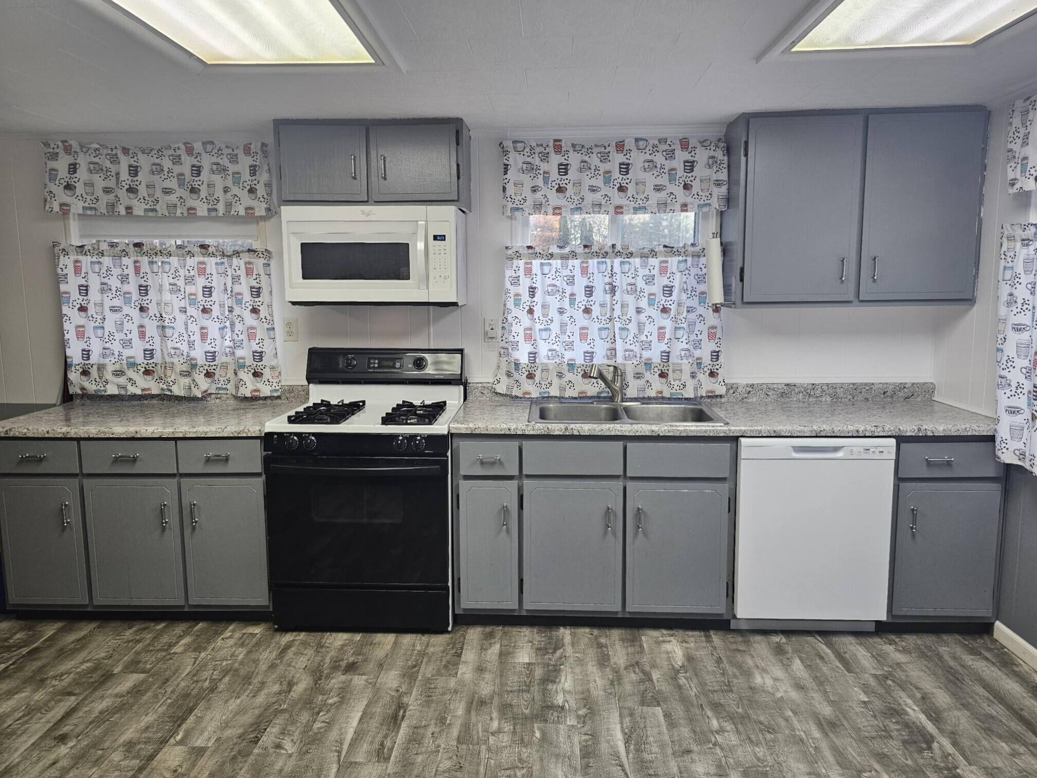 6361 Robin Drive Harrison, MI 48625 - Photo 7 of 25 Kitchen