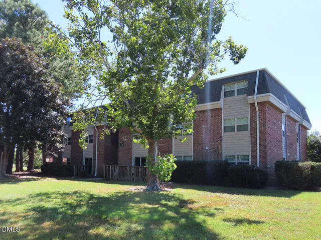 $987 | 501 Jones Ferry Road, Unit D10, Carrboro, NC 27510