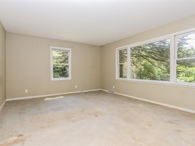 35W328 Ridge Road Dundee, IL 60102 - Photo 3 of 23 an empty room with windows