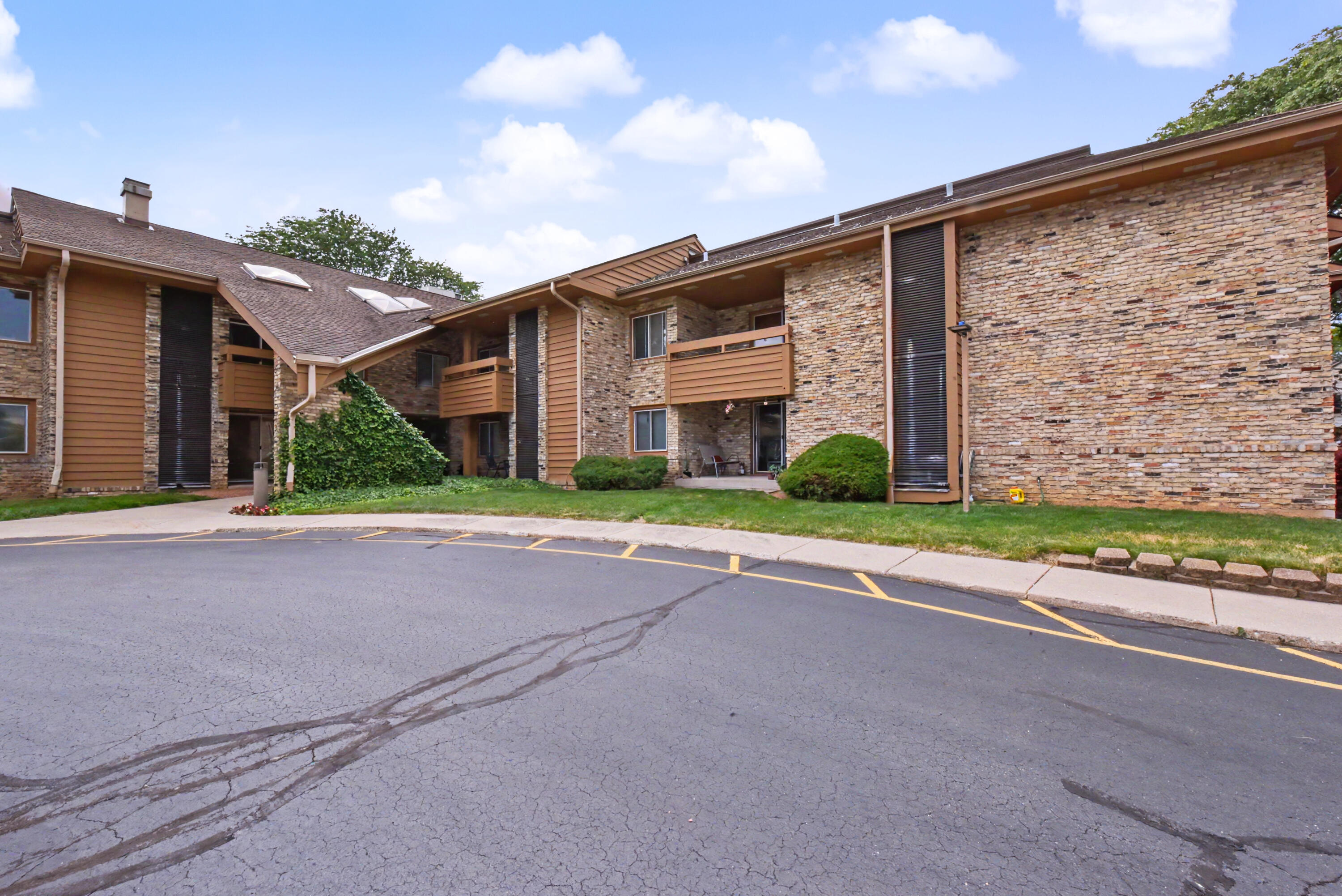 2101 Good Hope Road, Unit 111 Glendale, WI 53209 - Photo 29 of 29 DSC_9063