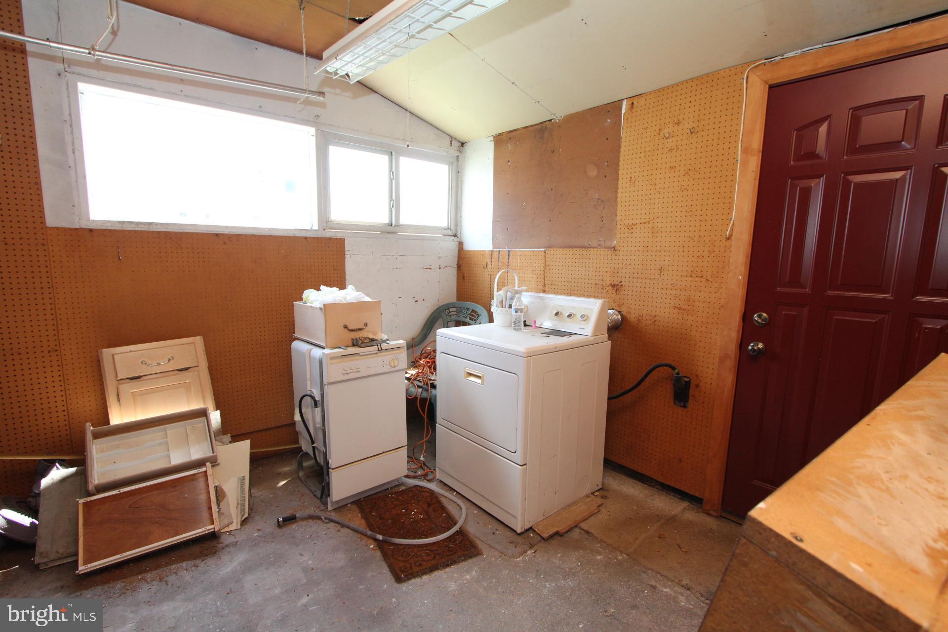 41 Jewel Lane Levittown, PA 19055 - Photo 20 of 24 a utility room with dryer and washer
