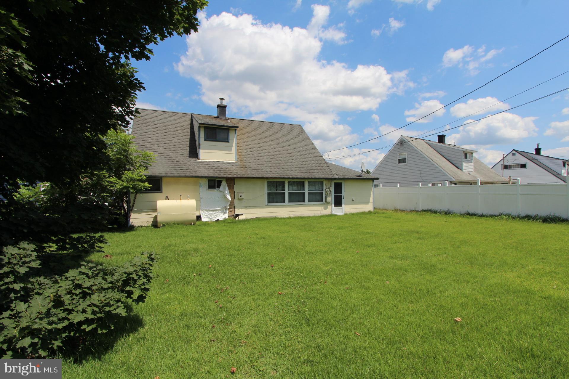 41 Jewel Lane Levittown, PA 19055 - Photo 23 of 24 a front view of a house with a garden