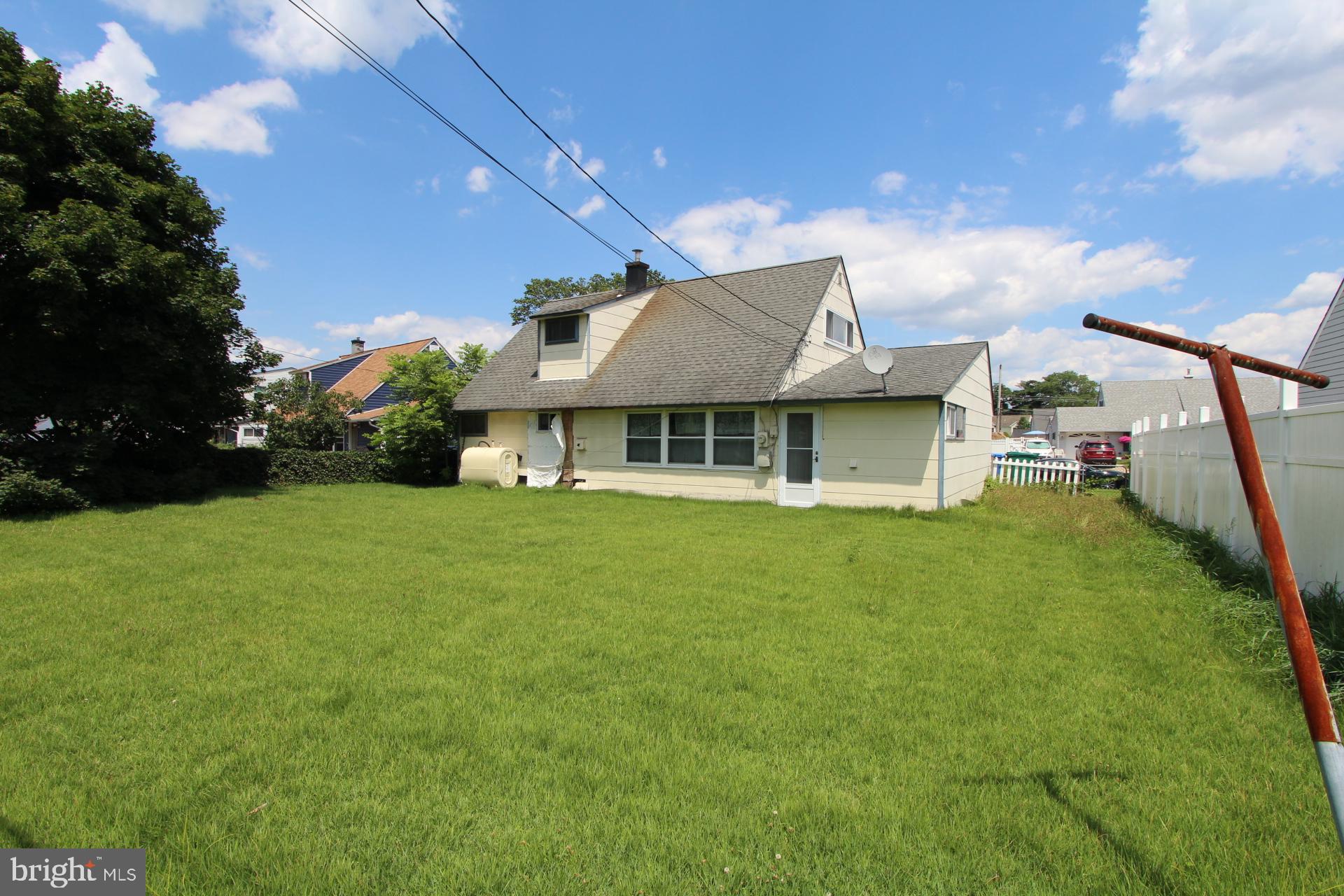 41 Jewel Lane Levittown, PA 19055 - Photo 3 of 24 a front view of a house with a garden