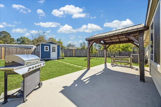 a view of a house with backyard and porch