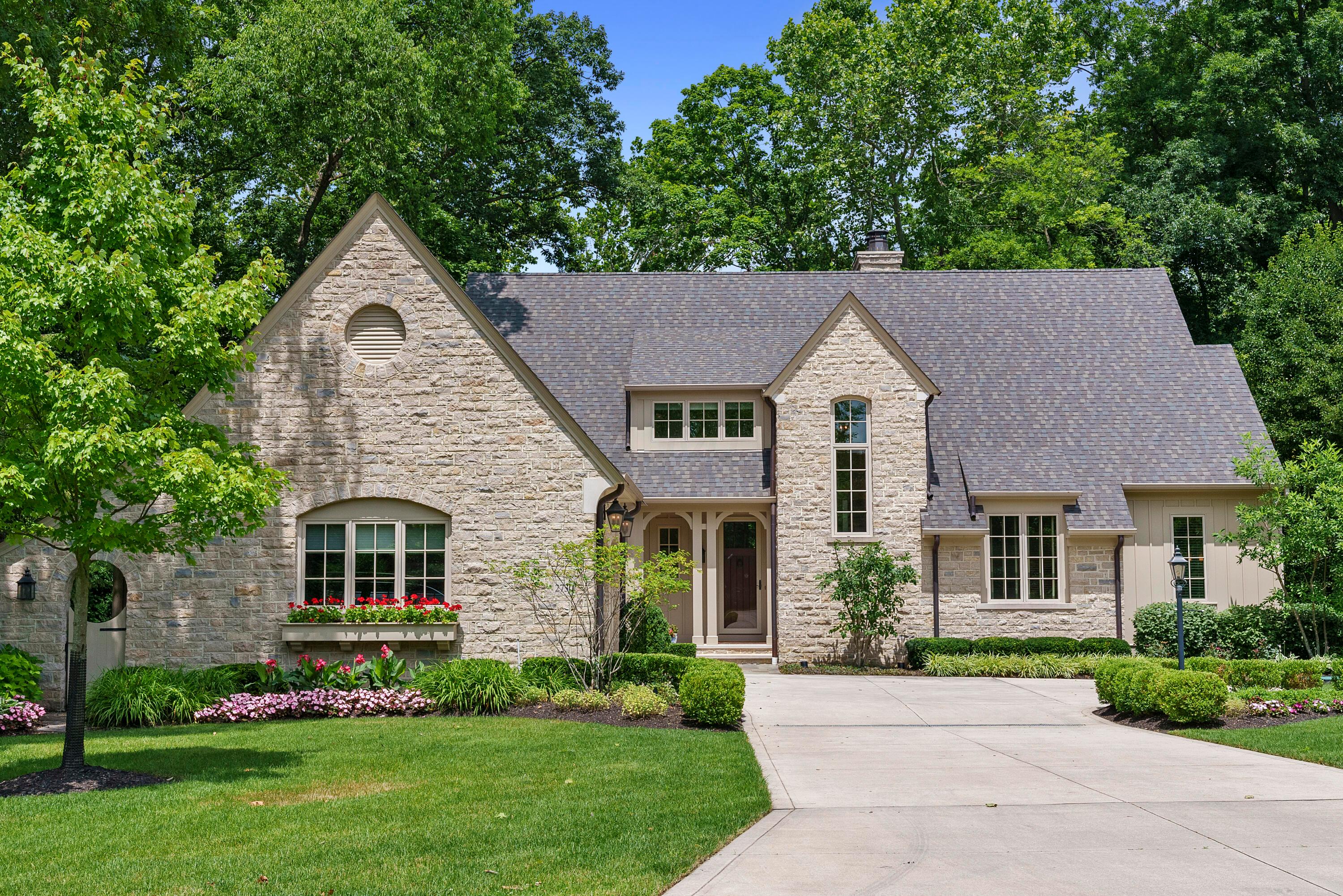 Newer Mike Edwards built home on highly desirable Edington Road cul-de-sac!