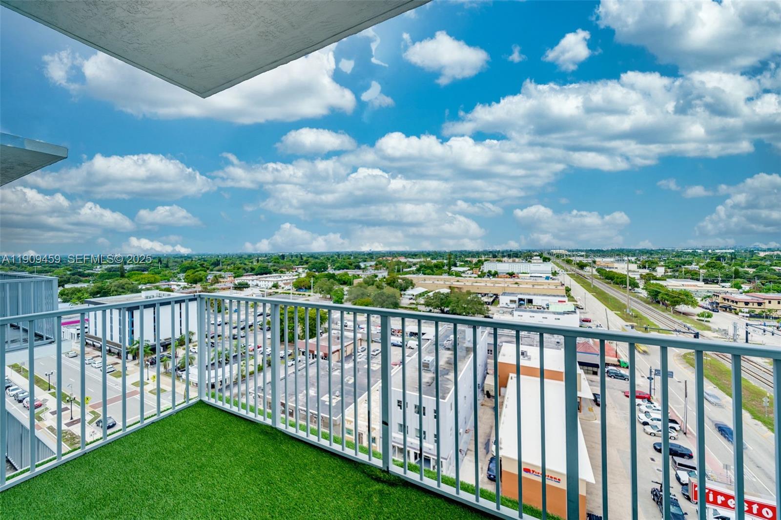 140 South Dixie Highway, Unit 1007 Hollywood, FL 33020 - Photo 2 of 32 a view of city with balcony