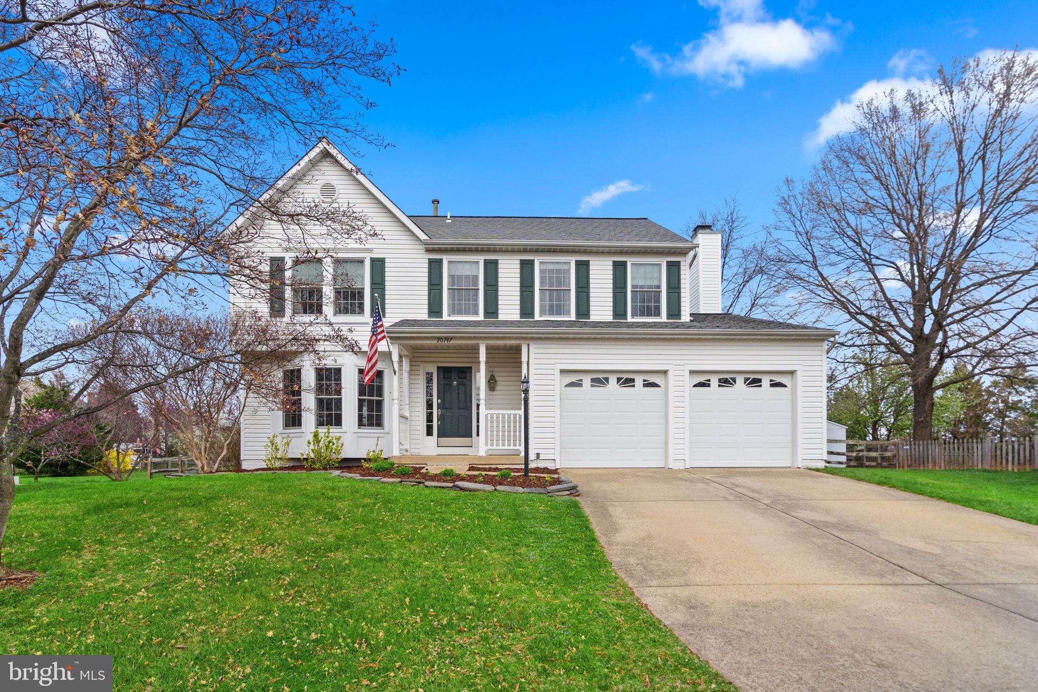 Ashburn Village home located on a cul-de-sac!