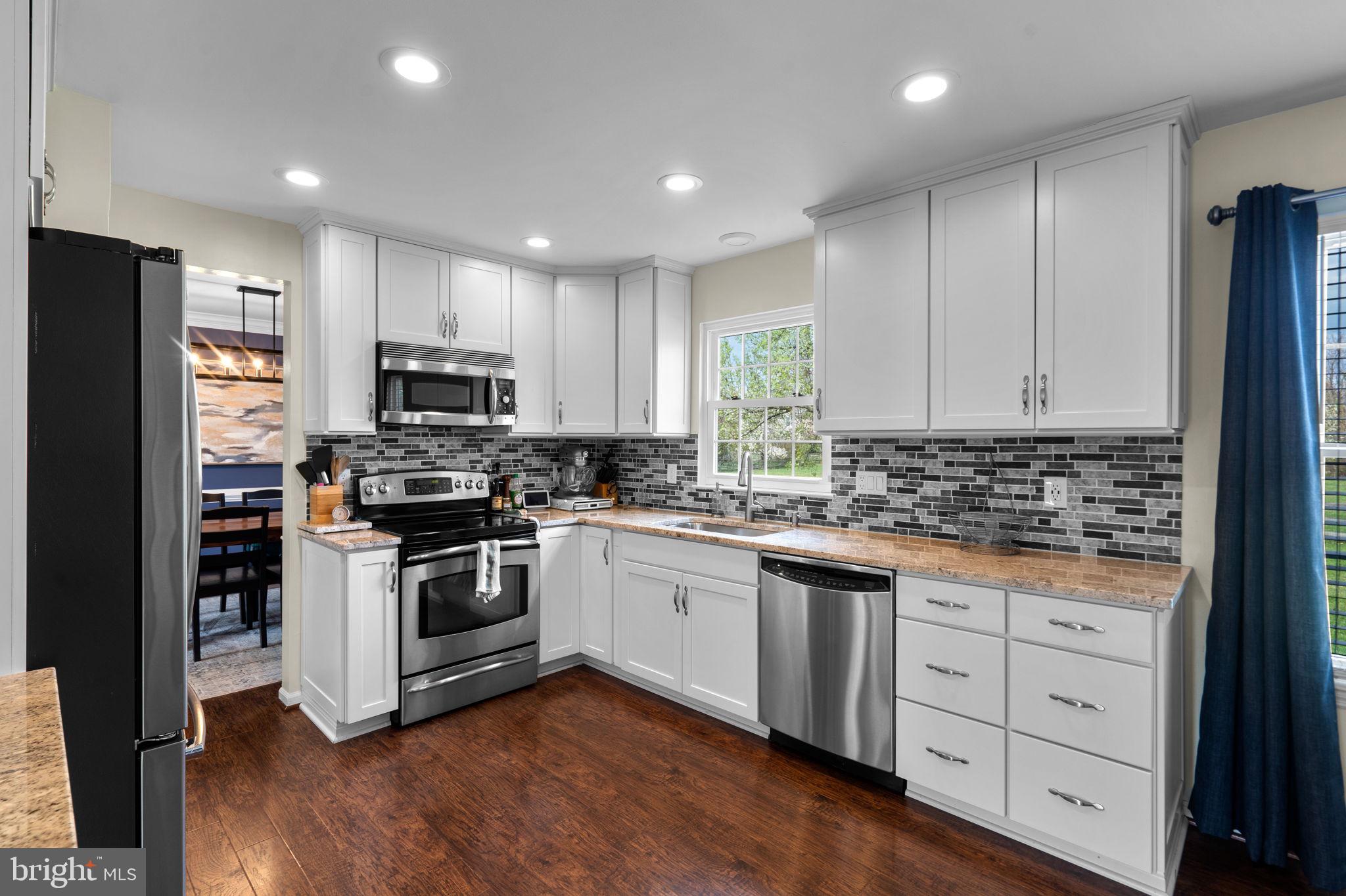 20747 Laplume Place Ashburn, VA 20147 - Photo 11 of 48 Light and bright kitchen!