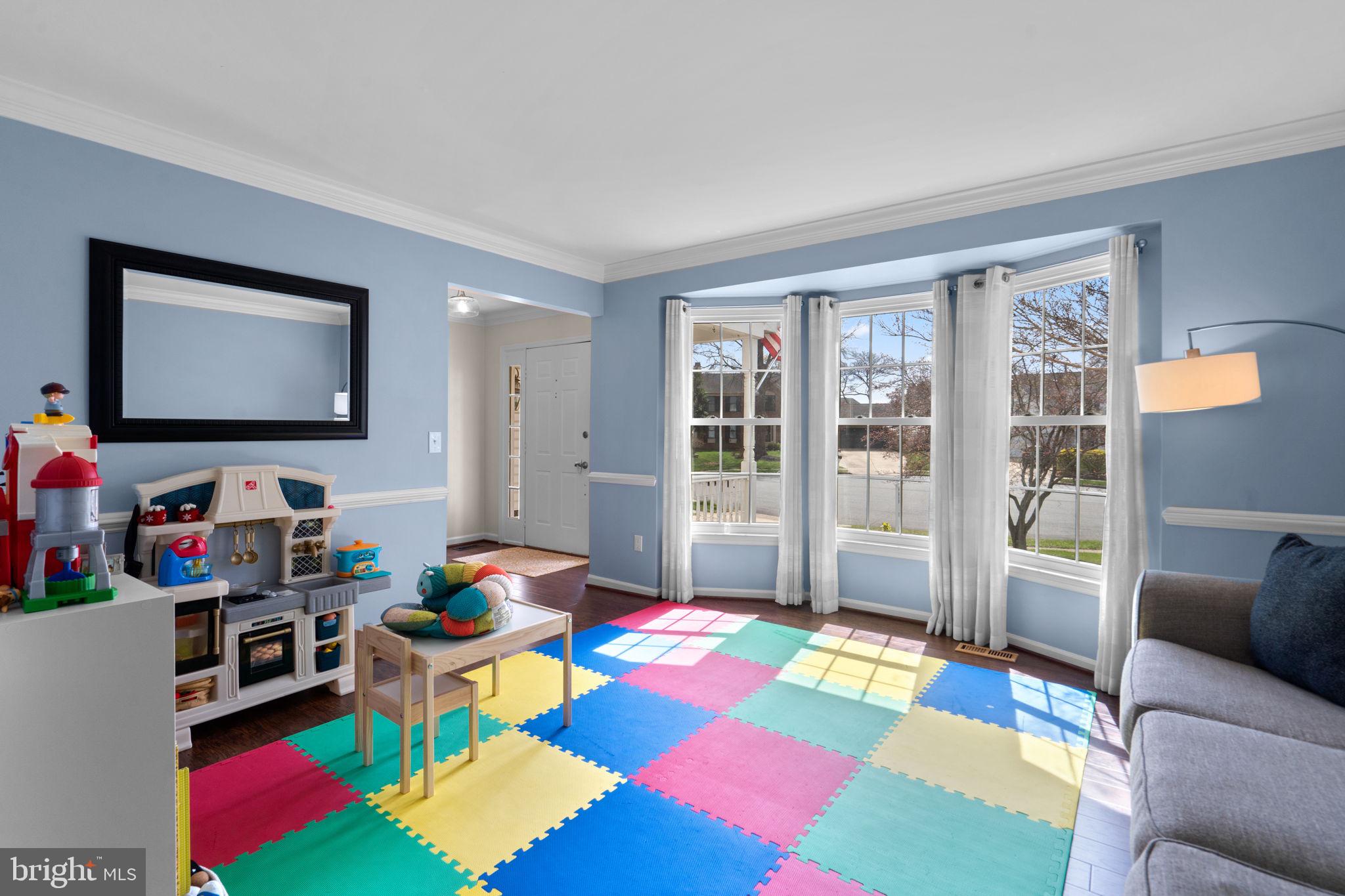 20747 Laplume Place Ashburn, VA 20147 - Photo 8 of 48 Loads of light from bay window