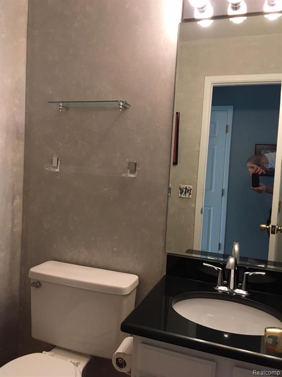 5901 Cromwell Road West Bloomfield, MI 48322 - Photo 3 of 26