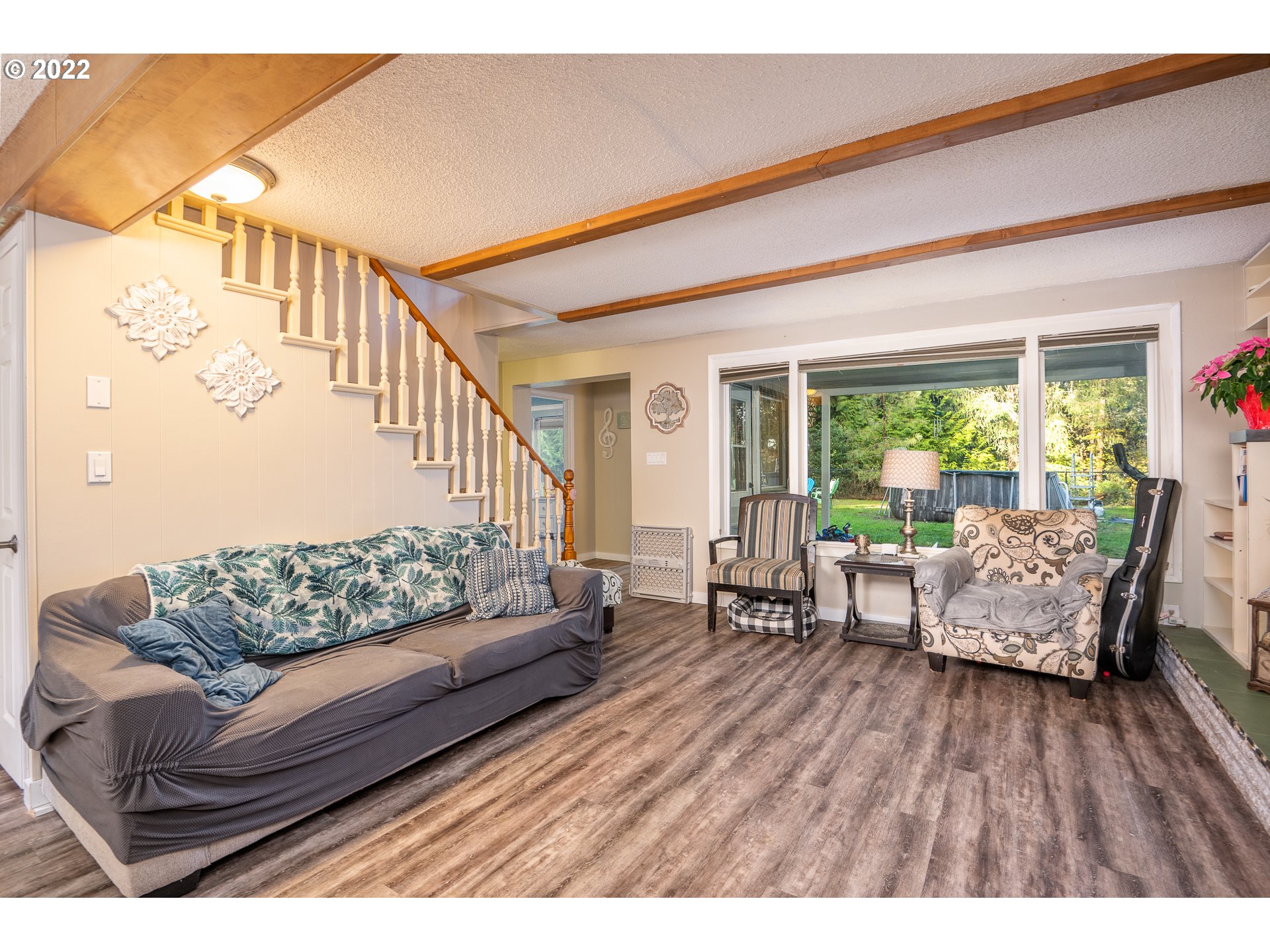 39845 Deerhorn Road Springfield, OR 97478 - Photo 17 of 29 a living room with furniture and wooden floor