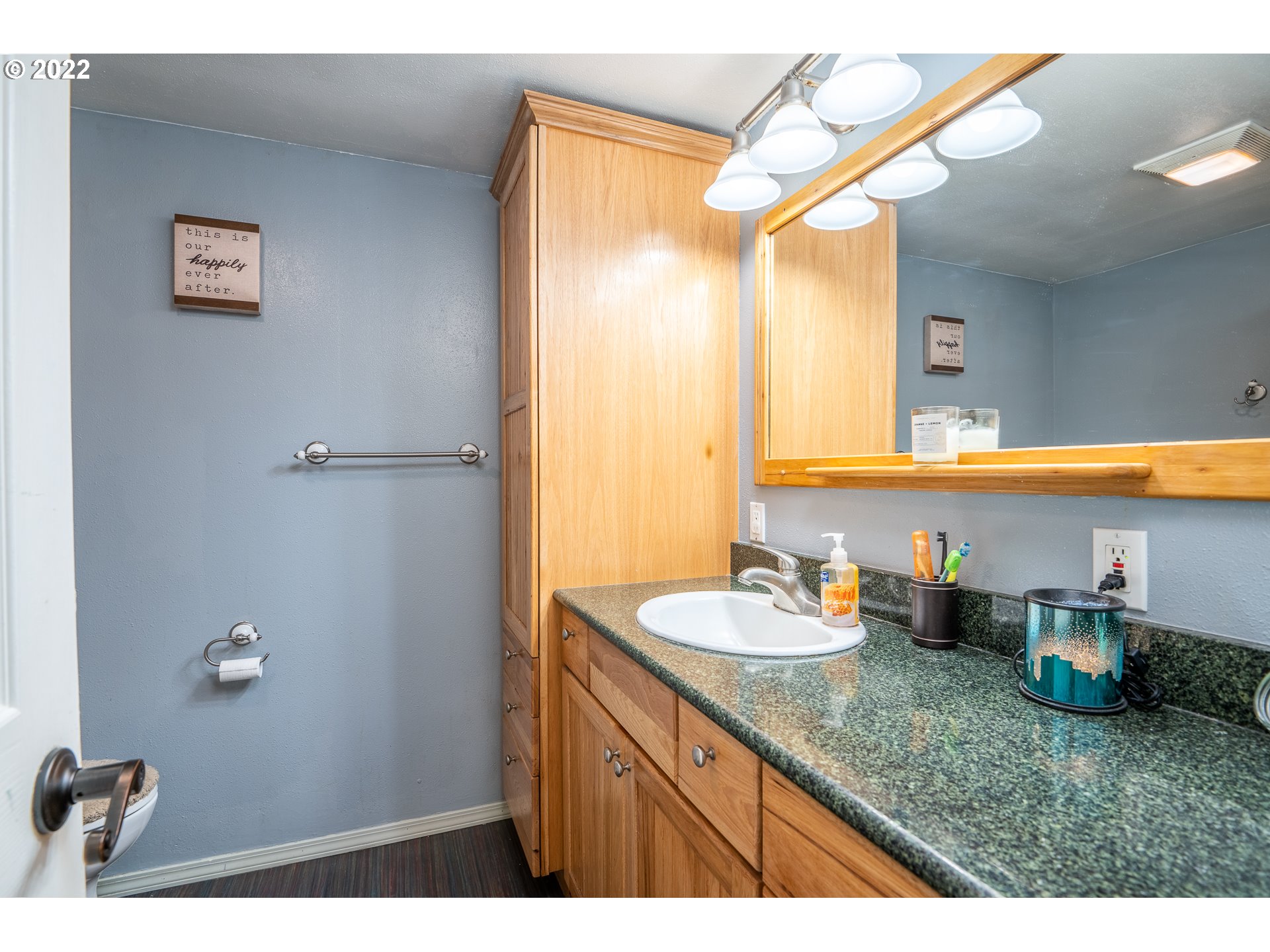 39845 Deerhorn Road Springfield, OR 97478 - Photo 18 of 29 a bathroom with a granite countertop sink and a mirror