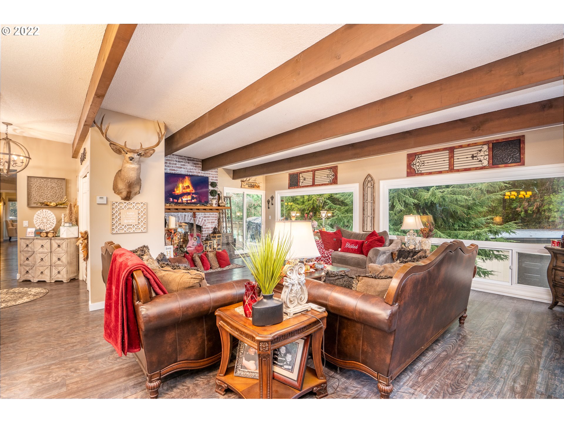 39845 Deerhorn Road Springfield, OR 97478 - Photo 4 of 29 a living room with patio furniture and a floor to ceiling window