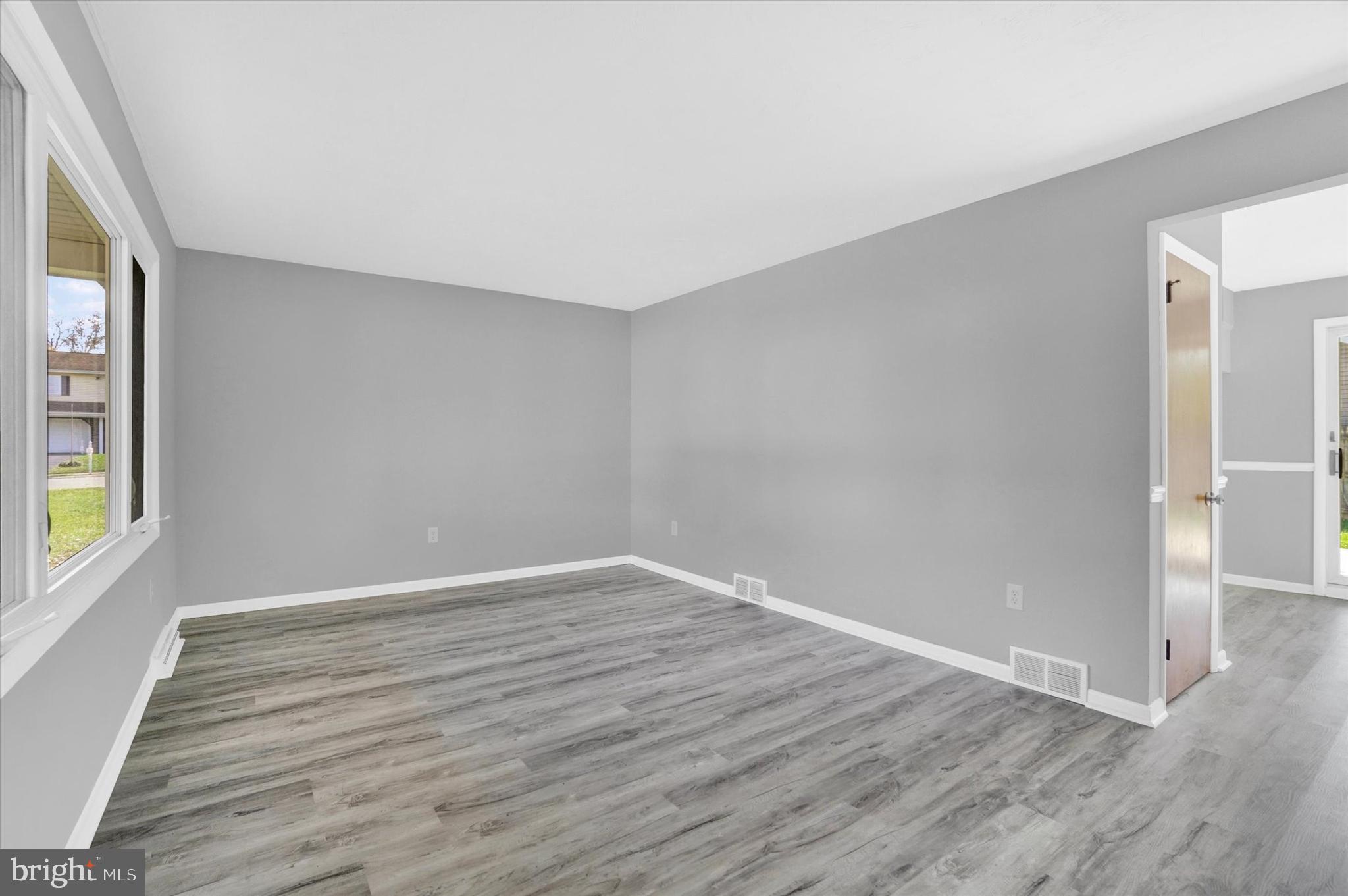 3500 Village Road Dover, PA 17315 - Photo 4 of 35 Living Room