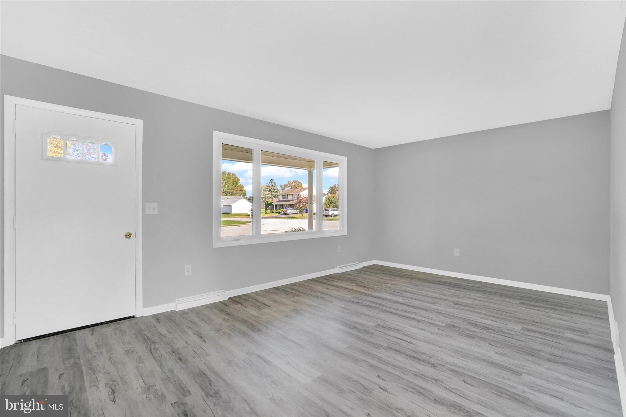 3500 Village Road Dover, PA 17315 - Photo 5 of 35 Living Room