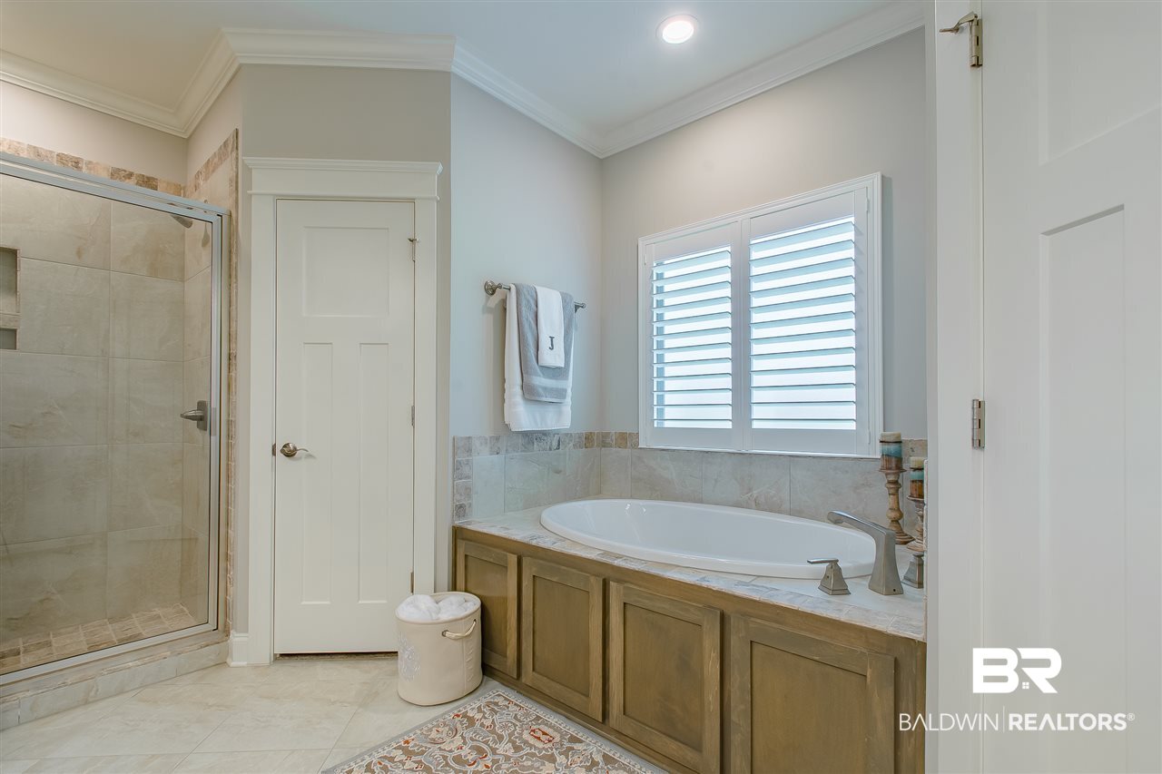 7816 Hemlock Street Daphne, AL 36527 - Photo 20 of 32 Master Bath Tub