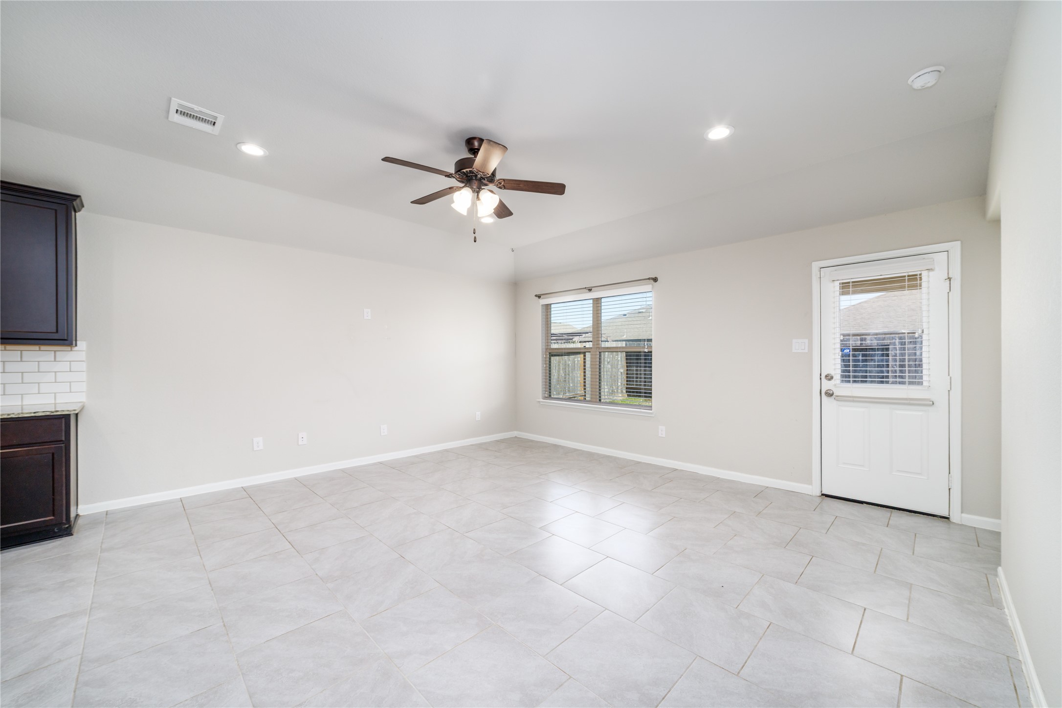 8307 Oakleaf Meadow Court Rosharon, TX 77583 - Photo 15 of 39 a view of empty room with windows