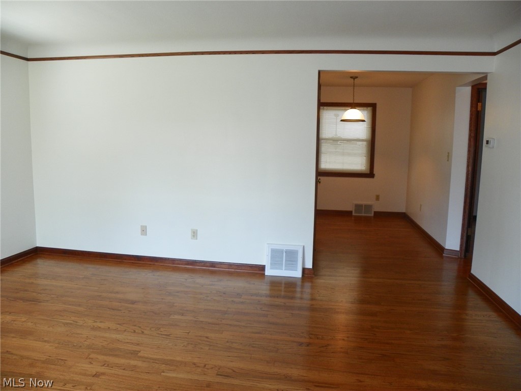 9328 Snow Road Cleveland, OH 44130 - Photo 3 of 19