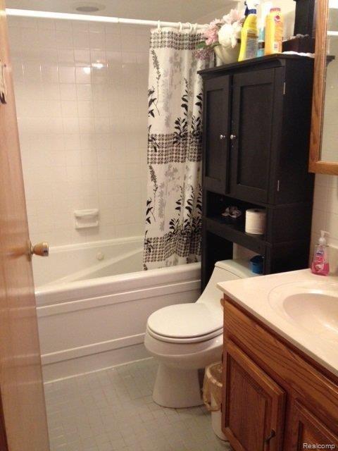 10200 Torrey Road Willis, MI 48191 - Photo 9 of 13 Bath.jpg