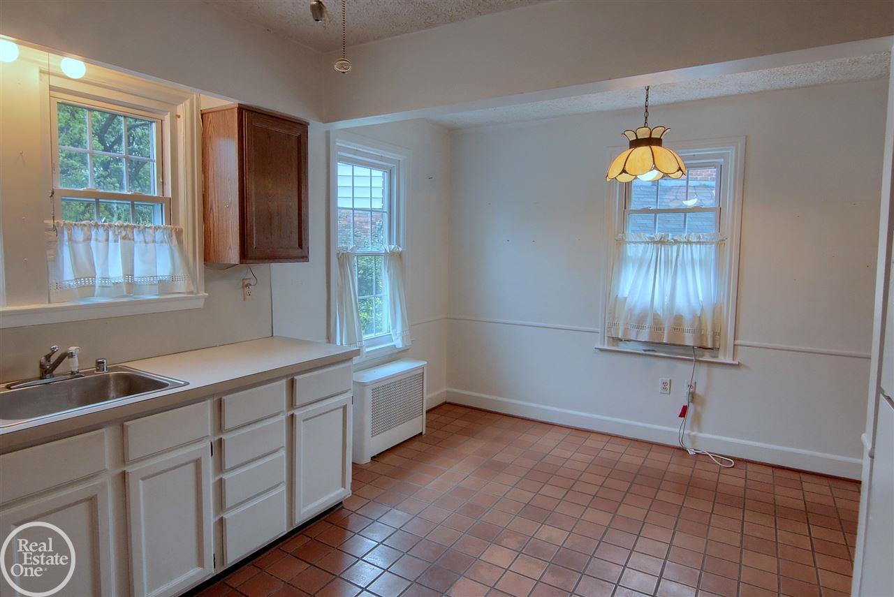 381 Merriweather Road Grosse Pointe, MI 48236 - Photo 11 of 29 Kitchen