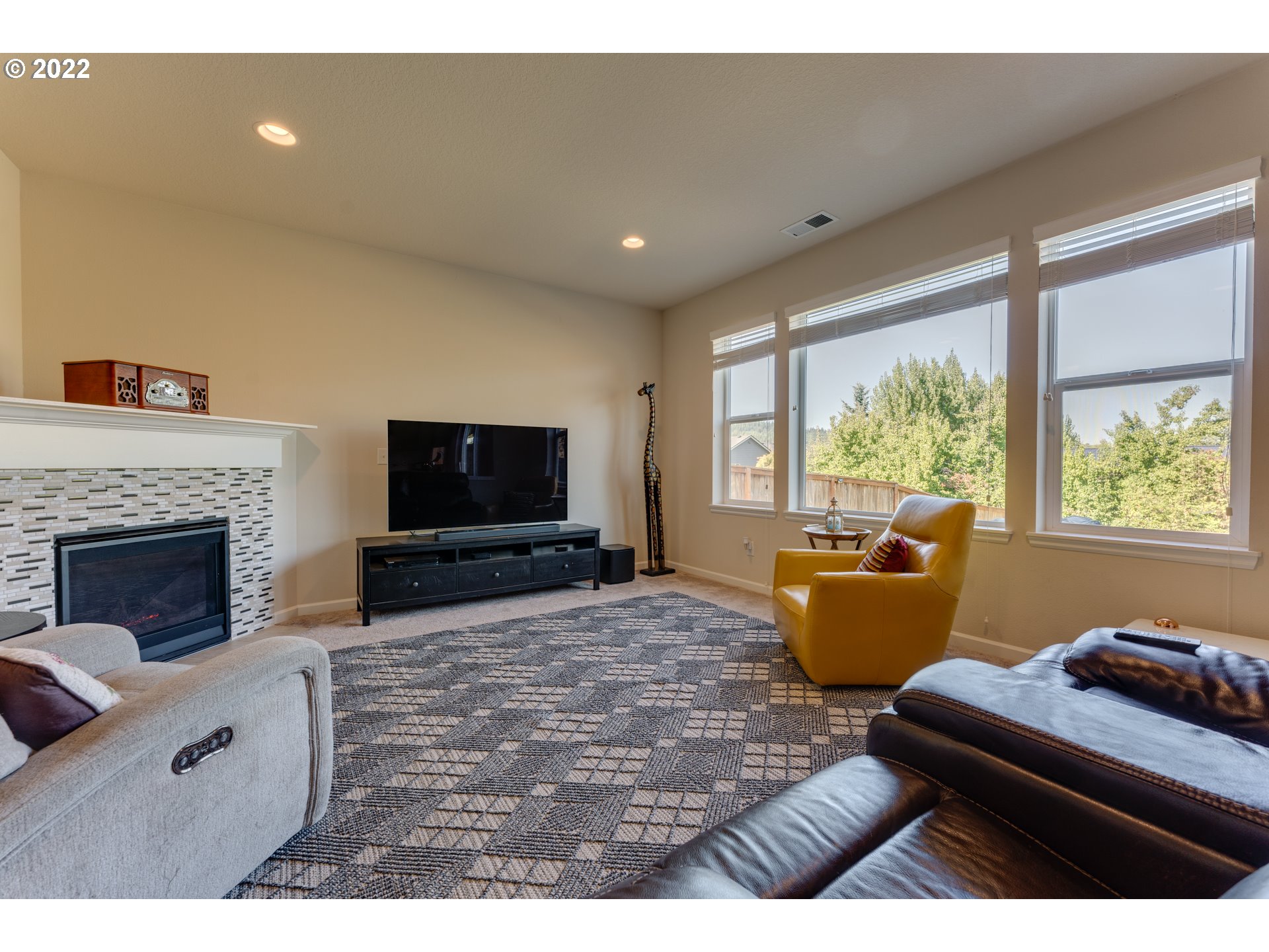 17575 Southeast Pinnacles Street Damascus, OR 97089 - Photo 6 of 32 a living room with furniture and a flat screen tv